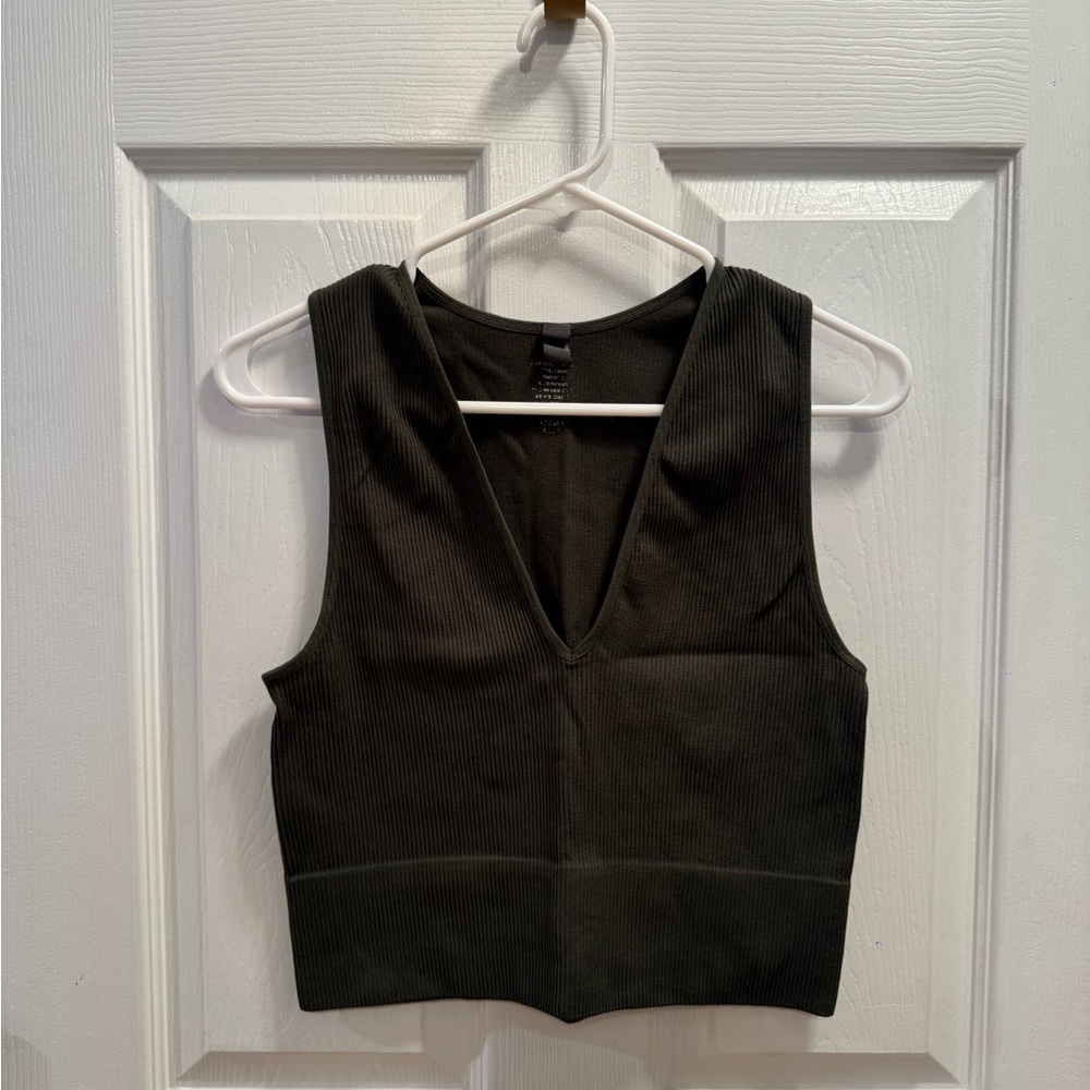 Women’s Francesca's Collections Dark Green V-Neck Ribbed Crop Top: L